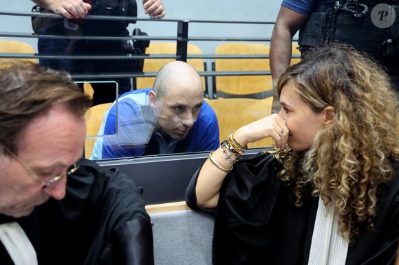 Me Alexandre Martin et Me Emmanuelle Franck, avocat de Cédric Jubillar - Cédric Jubillar arrive dans le box des accusés au tribunal d'Albi pour son procès pour meurtre par conjoint le 22 septembre 2025
© Dominique Jacovides / Bestimage