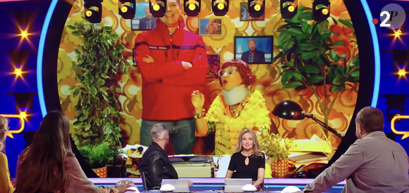 Plateau de l'émission "Tout le monde a son mot à dire" avec Olivier Minne et Sidonie Bonnec.