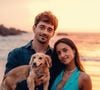 Comme en témoigne la publication Instagram du célèbre pilote monégasque, ils ont aussi emmené avec leur petit Léo, un adorable teckel à poils longs qu'ils ont adopté en avril. 

Charles Leclerc et sa compagne Alexandra Saint Mleux et leur petit chien "Léo" immortalisés sur Instagram (Capture d'écran).