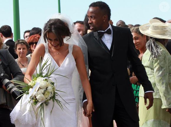 Sydney Govou et sa femme Clémence lors de leur mariage le 18 juin 2011 à Replonges