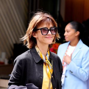 Pour une émission littéraire sur France Inter.

Sophie Marceau - Célébrités au village lors des Internationaux de France de tennis de Roland Garros 2024 à Paris le 9 juin 2024.

Photo : JACOVIDES-MOREAU / BESTIMAGE