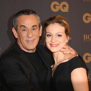 Thierry Ardisson et sa femme Audrey Crespo-Mara - Photocall de la cérémonie des "GQ 2015, Les Hommes de l'Année" au Shangri-La Hotel à Paris, le 25 janvier 2016. © Denis Guignebourg/Bestimage