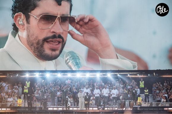 Ce samedi, le chanteur portoricain se produisait à l'hippodrome SNAI San Siro de Milan, en Italie, dans le cadre de sa tournée mondiale Debí Tirar Más Fotos ("J’aurais dû prendre plus de photos").

Bad Bunny (Benito Antonio Martinez Ocasio) à son concert de Milan juillet 2026 (Crédit Image : © Mirko Fava/IPA via ZUMA Press)