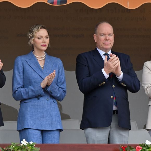 "La première Communion, c'est recevoir pour la première fois le corps du Christ sous forme d'hostie consacrée par le prêtre : c'est le sacrement de l'Eucharistie."

Le prince Albert II de Monaco et la princesse Charlene durant la finale de la 118e édition du Rolex Monte-Carlo Masters, au Monte-Carlo Country Club à Roquebrune Cap Martin, le 13 avril 2025. © Bruno Bebert / Bestimage