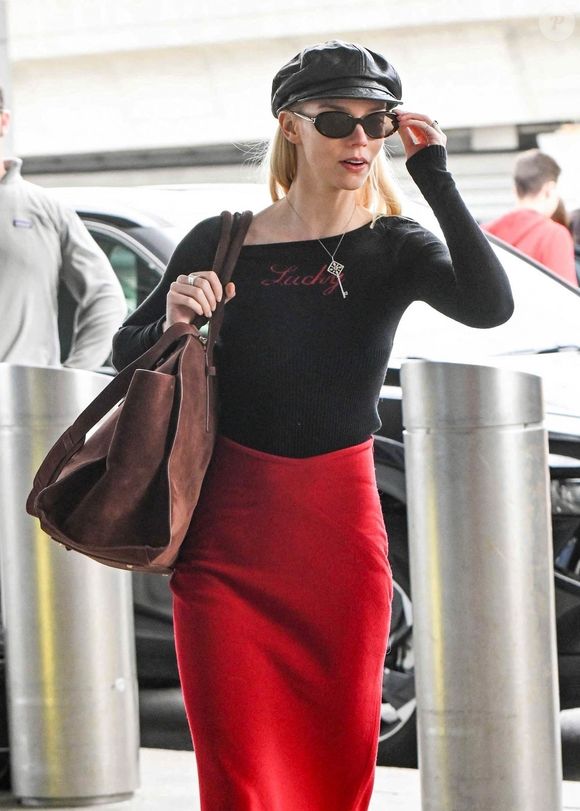 L'actrice Anya Taylor-Joy et son mari Malcolm McRae ont été aperçus à l'aéroport JFK pour prendre un vol au départ de New York.
©Backgrid USA / Bestimage