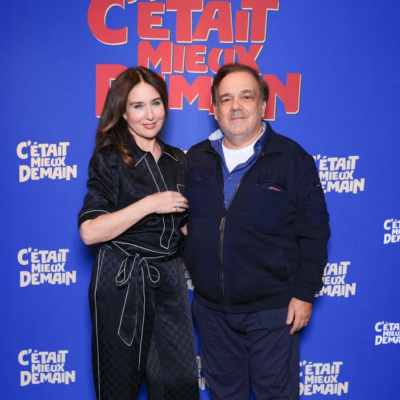 Elsa Zylberstein et Didier Bourdon assistent au photocall de l'avant-première du film C'Etait Mieux Demain qui s'est tenu à l'UGC Cine Cite Bercy à Paris, France, le 29 septembre 2025. Photo David Boyer/ABACAPRESS.COM