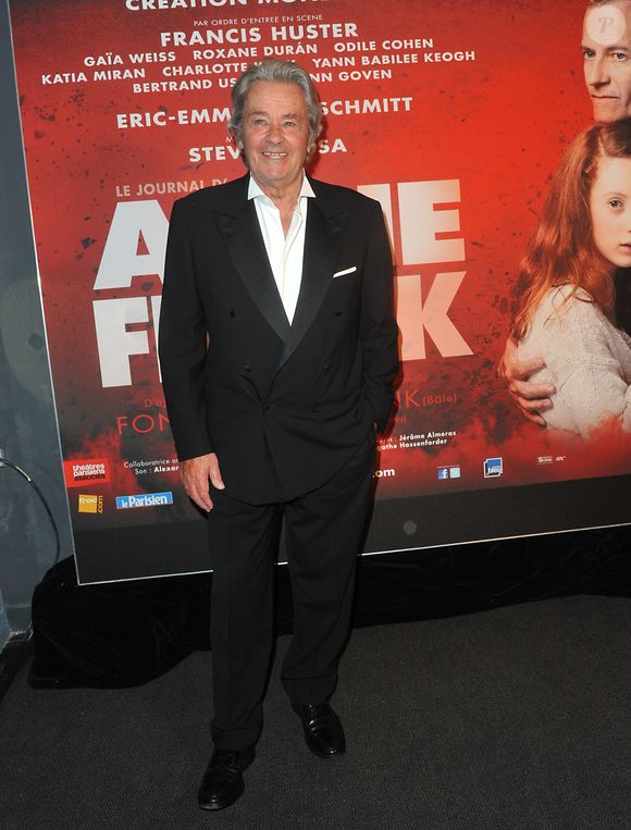 Alain Delon le 11 septembre 2012 lors de la première de la pièce "Anne Frank", à Paris. VEEREN / RINDOFF PETROFF / BESTIMAGE