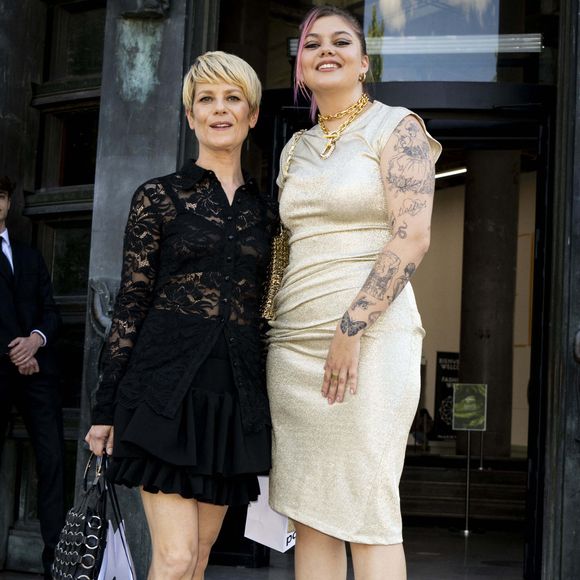 Louane et Marina Fois - Les célébrités assistent au défilé Paco Rabanne Haute Couture automne hiver 2022-2023 à Paris, le 3 juillet 2022. 
© JB Autissier / Panoramic / Bestimage