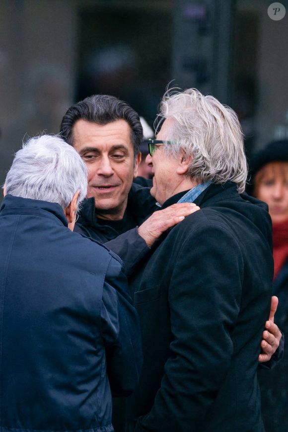 Leader du groupe des années 80, il était la voix de Chante ! et Flip Flap.

Albert Kassabi (Les Forbans) et Alain Turban aux obsèques du chanteur Herbert Léonard au crématorium de Saint-Fargeau-Ponthierry, France, le 12 mars 2025. 

Agence / Bestimage
