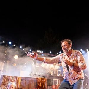 Exclusif - Christophe Maé - Christophe Maé, à l'occasion de sa tournée "Carnet de voyage", en concert au Théâtre de verdure lors du 40ème Festival de Ramatuelle. Le 1er août 2024
Cyril Bruneau / Festival de Ramatuelle / Bestimage