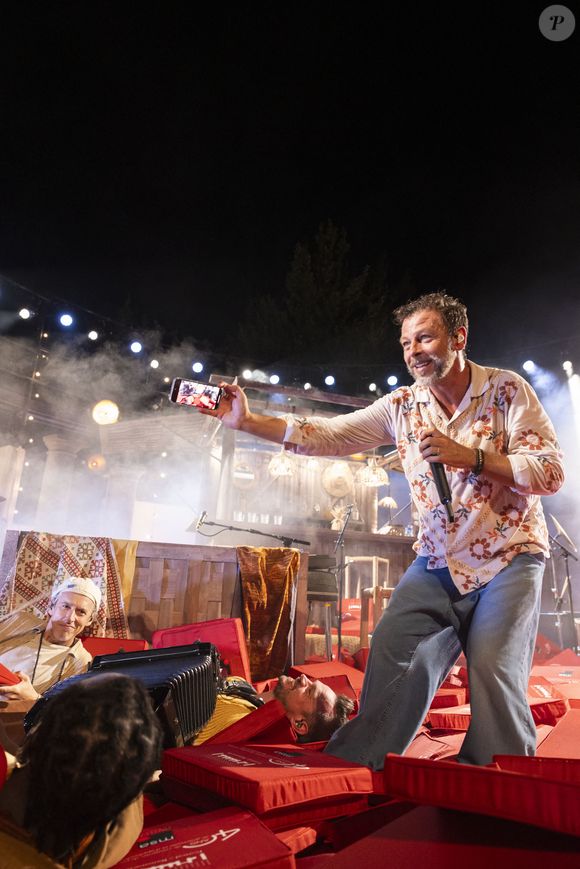 Exclusif - Christophe Maé - Christophe Maé, à l'occasion de sa tournée "Carnet de voyage", en concert au Théâtre de verdure lors du 40ème Festival de Ramatuelle. Le 1er août 2024
Cyril Bruneau / Festival de Ramatuelle / Bestimage