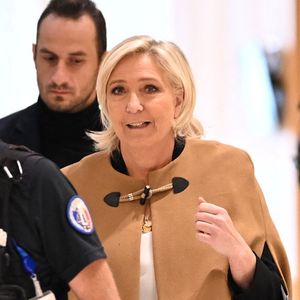 Marine Le Pen, pour le procès de l'affaire des assistants parlementaires européens du parti d'extrême-droite du Front national (FN) au tribunal correctionnel de Paris, France, le 14 octobre.