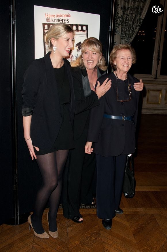 La comédienne garde précieusement les souvenirs de sa maman, disparue après plusieurs années de combat contre Alzheimer.

Charlotte de Turckheim, Clara de Turckheim et Françoise de Turckheim assistant à la 16e édition de la « Cérémonie des Lumières », qui s'est tenue à l'Hôtel de Ville de Paris, en France, le 14 janvier 2011. Photo de Nicolas Genin/ABACAPRESS.COM