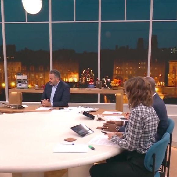Ce mercredi 24 septembre 2025, Bruce Toussaint a pris l'antenne.

Incident en plein direct pour Bruce Toussaint dans "Bonjour !", sur TF1 mercredi 24 septembre 2025.