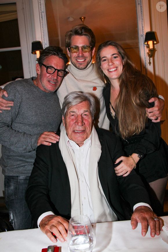 Exclusif - Jean-Pierre Castaldi avec ses enfants Benjamin Castaldi , Giovanni Castaldi et Paola - Jean-Pierre Castaldi fête son anniversaire (81 ans) en famille au restaurant Laurent à Paris le 2 octobre 2025.

© Philippe Baldini / Bestimage