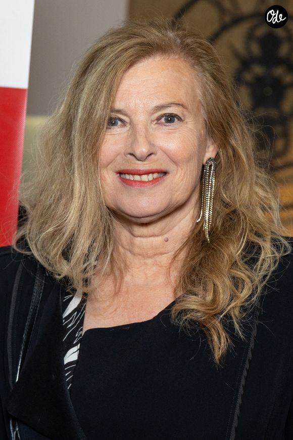 Valerie Trierweiler au photocall de la dernière du One-Maman Show "La Famille, Mamma Mia ! !! Zize Dupanier" au théâtre Grévin à Paris, France, le 2 juin 2025. © Sebastien Fremont/Bestimage