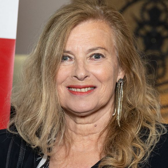 Valerie Trierweiler au photocall de la dernière du One-Maman Show "La Famille, Mamma Mia ! !! Zize Dupanier" au théâtre Grévin à Paris, France, le 2 juin 2025. © Sebastien Fremont/Bestimage