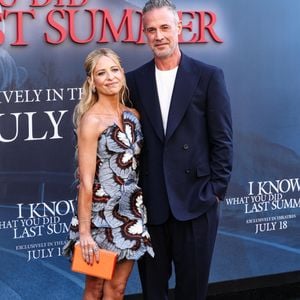 Sarah Michelle Gellar, Freddie Prinze Jr. à la première du film "Souviens-toi… l'été dernier" au United Theatre de Broadway à Los Angeles, Californie, Etats-Unis, le 14 juillet 2025. © Backgrid/Bestimage