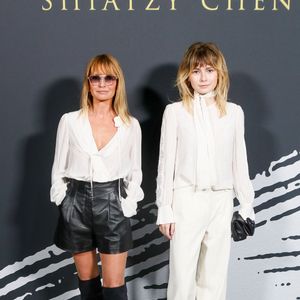 Axelle Laffont et sa fille Mitty Hazanavicius au photocall du défilé de mode féminine Shiatzy Chen printemps-été 2025 lors de la Fashion Week de Paris (PFW), à Paris, France, le 30 septembre 2024. © Christophe Clovis/Bestimage