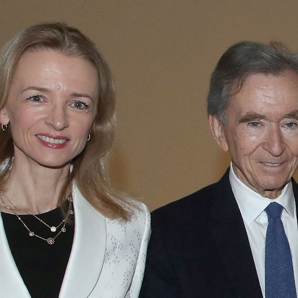 "Qu’il serve au moins à une chose : épargner de l’énergie à tous ceux qui, par ailleurs, parient sur la fissure d’une famille pour vendre du papier. Ils attendront longtemps", avertit-il.

Delphine Arnault et son père Bernard Arnault - Vernissage de l’Exposition "Alexander Calder. Rêver en équilibre" à la Fondation Louis Vuitton à Paris le 14 Avril 2026. © Bertrand Rindoff / Bestimage
