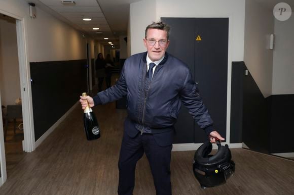 Exclusif - Benjamin Castaldi, en backstage de l’émission « TPMP » La dernière sur C8,  présentée par C.Hanouna et diffusée en direct sur C8, Paris, France, le 27 fevrier 2025. © Jack Tribeca / Bestimage