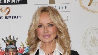 Adriana Karembeu en chemise déboutonnée, Samy Naceri et sa jeune compagne... Quand glamour rime avec solidarité