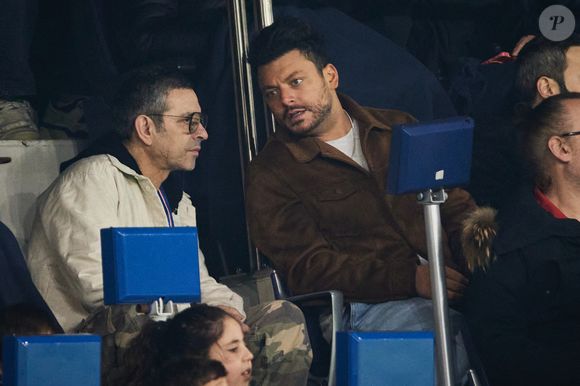 Kev Adams - Célébrités dans les tribunes lors du match de Ligue 1 McDonald's opposant le Paris Saint-Germain (PSG) à l'Olympique de Marseille (OM) - (3-1) au Parc des Princes à Paris le 16 mars 2025. © Cyril Moreau/Bestimage