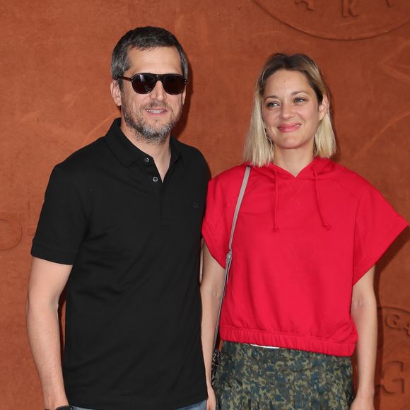 Guillaume Canet et sa compagne Marion Cotillard au village lors des internationaux de tennis de Roland Garros à Paris, le 10 juin 2018.

© Moreau-Jacovides/Bestimage