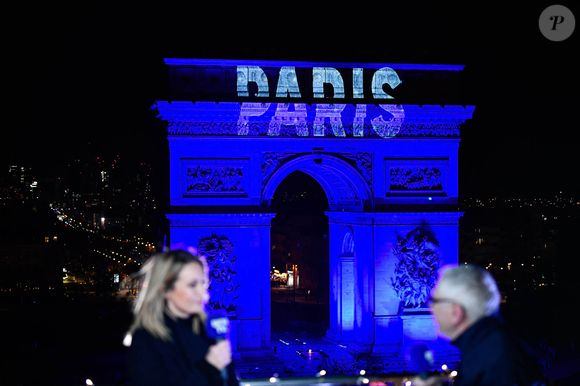 Perrine Storme lors d'une émission spéciale de la chaîne de télévision française BFM TV (ou BFMTV) depuis un poste de télévision situé sur la terrasse de Publicis sur les Champs Elysées, à l'occasion du réveillon du Nouvel An et du feu d'artifice de l'Arc de Triomphe à Paris, France, le 31 décembre 2022. Photo par Victor Joly/ABACAPRESS.COM