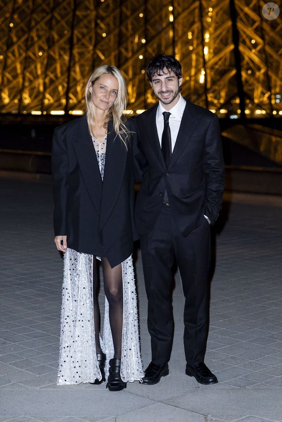 Ben Attal et Jordane Crantelle - Photo Call du « Le Grand Diner du Louvre « lors de la Fashion Week  à Paris le 5 mars 2025. © Olivier Borde /Bestimage