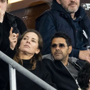 Jamel Debbouze avec sa femme Mélissa Theuriau - Célébrités dans les tribunes du quart de finale de la Ligue des Nations de l'UEFA 2025 "France - Croatie (2-0 / tab 5-4)" au Stade de France à Saint-Denis le 23 mars 2025. © Cyril Moreau/Bestimage