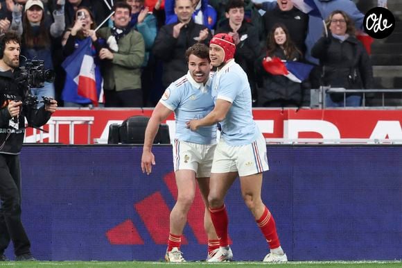 Joie - essai de Louis Bielle-Biarrey (France) - Antoine Dupont (France) - Match de rugby du Tournoi des Six Nations : La France s'impose face à l'Angleterre 48 à 46 au Stade de France à Saint-Denis le 14 mars 2026.

© Michael Baucher / PsnewZ / Bestimage