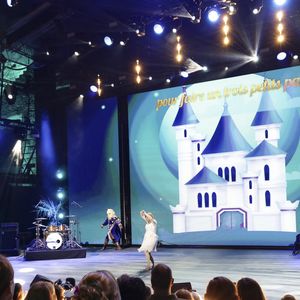 Exclusif - Chantal Goya lors de l'enregistrement de l’émission La Grande Fête de Carcassonne, diffusée le samedi 6 septembre à 21.10 sur France 2, dans la Cité Médiévale de Carcassonne, France, le 24 juin 2025. © Jack Tribeca/Bestimage