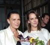 Mère et fille se parlent régulièrement et se confient beaucoup.

Pauline Ducruet émue avec sa mère la princesse Stéphanie de Monaco lors du défilé de la première collection de sa marque de vêtements Alter Designs, printemps-été 2020, à La Cartonnerie à Paris le 18 juin 2019. © Cyril Moreau/Bestimage