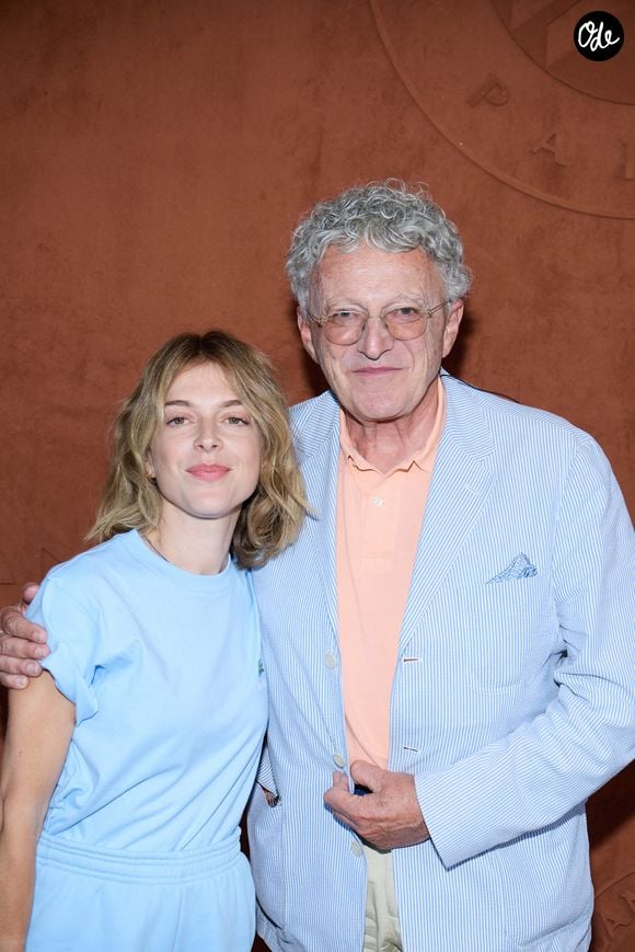 Nelson Monfort et sa fille Victoria Monfort lors des Internationaux de France de tennis de Roland Garros à Paris, le 31 mai 2023.

© Cyril Moreau / Bestimage