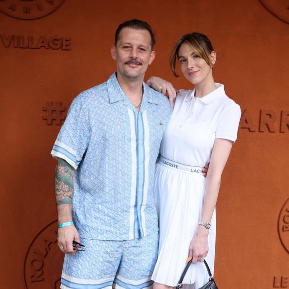 Nicolas Duvauchelle et sa femme Chloé Roy étaient eux aussi dans les tribunes

Nicolas Duvauchelle et sa femme Chloé Roy (Anne-Charlotte Rio) au village lors des Internationaux de France de Tennis de Roland Garros 2025, à Paris, France, le 6 juin 2025. © Jacovides-Moreau/Bestimage