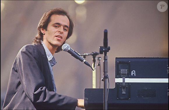 Après plus de cinq ans au Royaume-Uni, il a choisi de rentrer définitivement en France en 2021.
Archive - Jean-Jacques Goldman au concert des 10 ans de la radio NRJ. © Frederic Herve / Bestimage