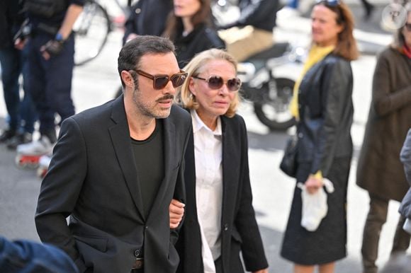 Nicolas Bedos à la cérémonie d'enterrement de l'actrice italo-française Claudia Cardinale à l'église Saint-Roch à Paris, France, le 30 septembre 2025. Claudia Cardinale, décédée le 23 septembre à l'âge de 87 ans, a eu une carrière longue de six décennies, et a été dirigée par de grands noms tels que Federico Fellini et Luchino Visconti. Photo par Julien Reynaud/APS-Medias/ABACAPRESS.COM