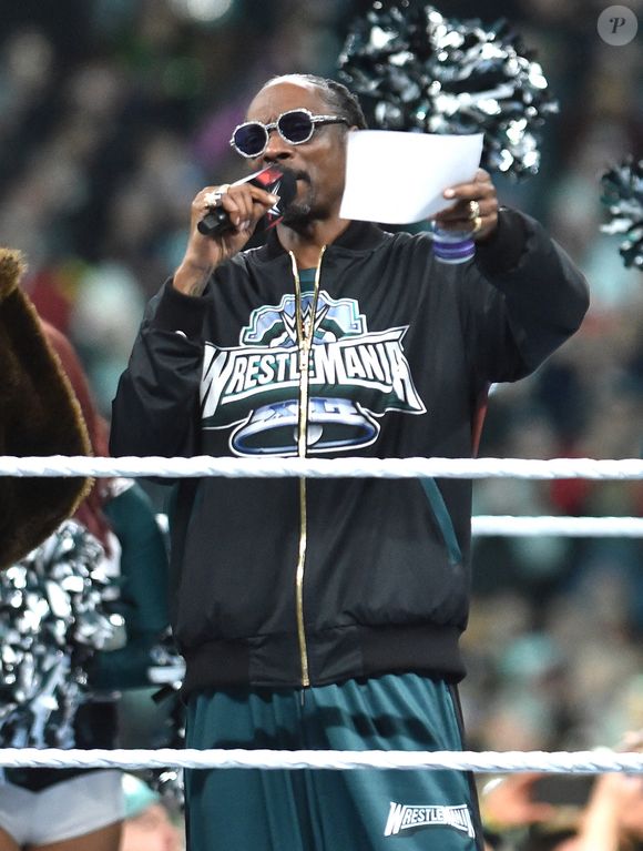Snoop Dog était un invité spécial à WrestleMania XL au Lincoln Financial Field à Philadelphie, PA, USA le 7 avril 2024. Photo by George Napolitano/Splas News/ABACAPRESS.COM