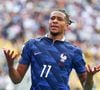 Aux côtés des superstars de l'attaque, un jeune talent offensif s'impose comme la grande révélation du tournoi : Michael Olise.

Michael Olise durant le match France-Suède, lors de la Coupe du monde la FIFA 2026, le 30 juin 2026.

© Bestimage