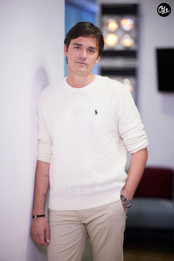 Exclusif - Alain-Fabien Delon en backstage de de l'émission "C à Vous" à Paris, France, le 18 octobre 2024. © Cyril Moreau/Bestimage