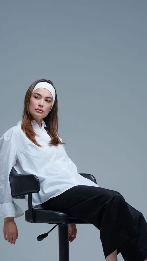 Le serre-tête fait son grand retour : comment bien le choisir puis le porter ?