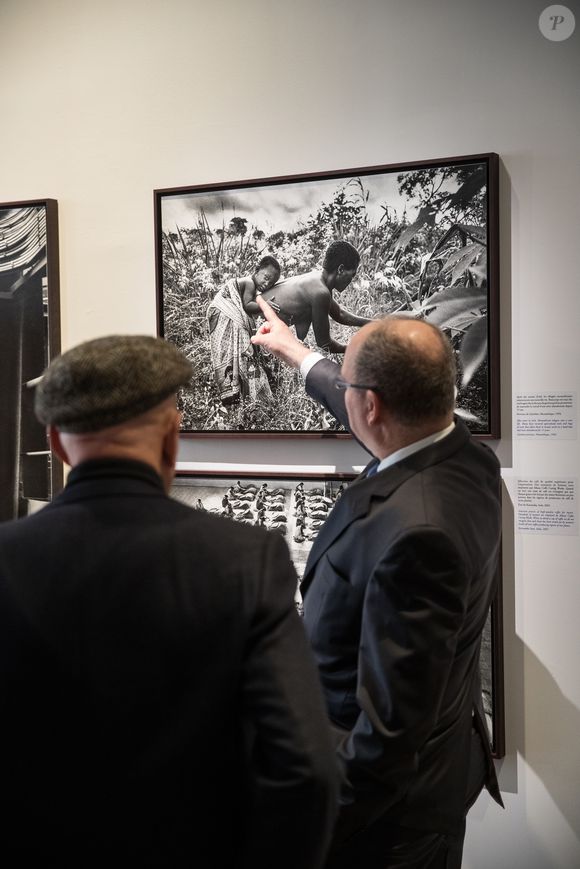 Exclusif - Le prince Albert II de Monaco et Sebastiao Salgado - Le prince Albert II de Monaco visite l'exposition du photographe Sebastiao Salgado au musée de l'homme à Paris le 21 février 2019. © Cyril Moreau/Bestimage