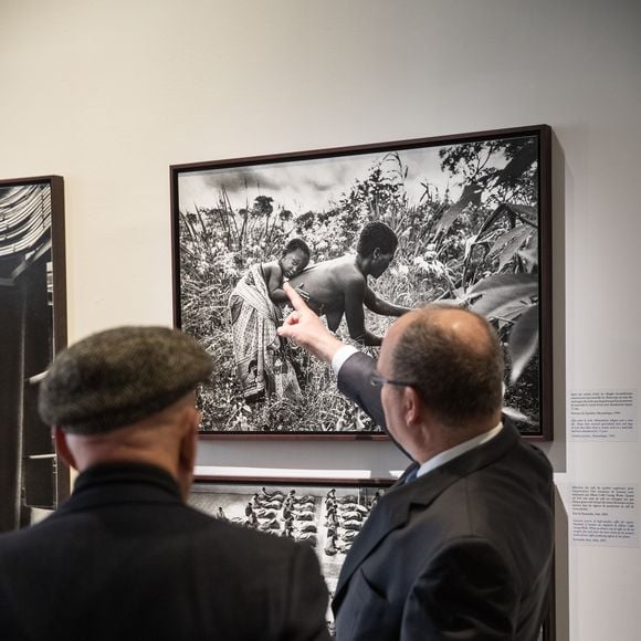 Exclusif - Le prince Albert II de Monaco et Sebastiao Salgado - Le prince Albert II de Monaco visite l'exposition du photographe Sebastiao Salgado au musée de l'homme à Paris le 21 février 2019. © Cyril Moreau/Bestimage