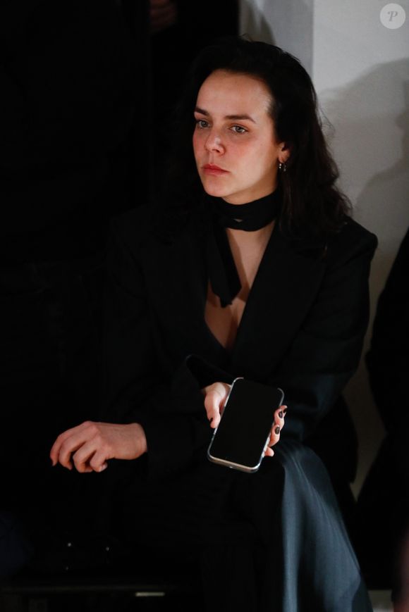 Pauline Ducruet au front row du défilé Weinsanto Mode Féminine Prêt-À-Porter Automne/Hiver 2025-2026 lors de la Fashion Week de Paris (PFW), à Paris, France, le 3 mars 2025. © Christophe Clovis/Bestimage