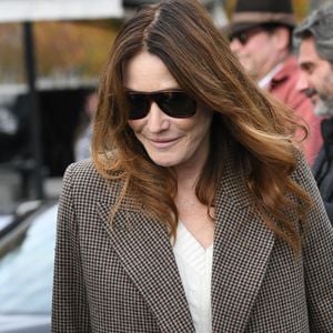 L’ancienne première dame enchaîne les bonnes nouvelles. 

Nicolas Sarkozy et sa femme Carla Bruni sortent du restaurant Le Flandrin puis retournent à leur domicile à Paris le lendemain de la sortie de prison de l'ancien président. Paris, le 11 novembre 2025. © Agence / Bestimage