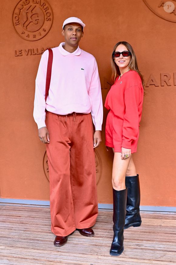 Stromae et Coralie Barbier posent au Village pendant les Internationaux de France à Roland Garros le 08 juin 2025 à Paris, France. Photo Franck Castel/Abaca