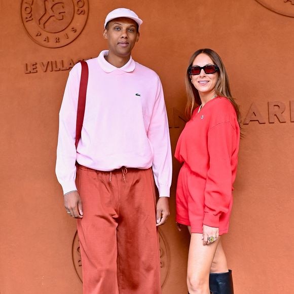 Stromae et Coralie Barbier posent au Village pendant les Internationaux de France à Roland Garros le 08 juin 2025 à Paris, France. Photo Franck Castel/Abaca