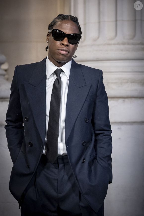 Daniel Caesar au photocall du défilé Saint Laurent  "Collection Masculine Prêt-à-Porter Automne/Hiver 2025-2026" lors de la Fashion Week de Paris (PFW) le 28 janvier 2025 © Olivier Borde /Bestimage