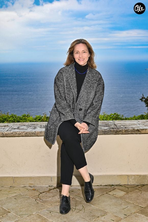 Delphine Depardieu, la marraine du Festival - Conférence de presse de présentation de la 4e édition des Théâtrales d'Eze à l'hôtel de la Chévre d'Or à Eze Village le 4 mai 2026. 

© Bruno Bebert / Bestimage